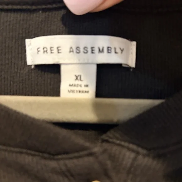 Free Assembly XL Men's Shirt 1/2 Button Front Black - Picture 3 of 5